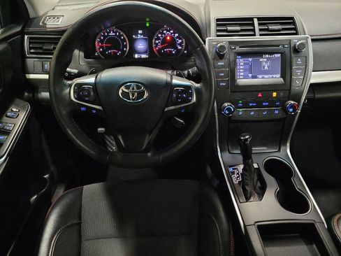 Used 2017 Toyota Camry SE w/ Moonroof Package FWD image 22