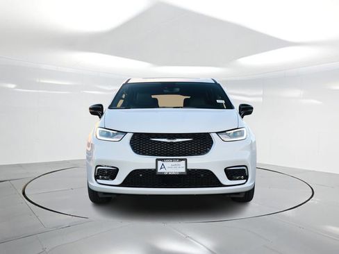 New 2026 Chrysler Pacifica Select image 4