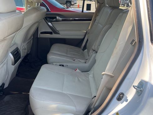 Used 2018 Lexus GX 460 image 11