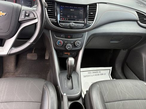 Used 2022 Chevrolet Trax LT w/ Driver Confidence Package AWD/4WD image 11