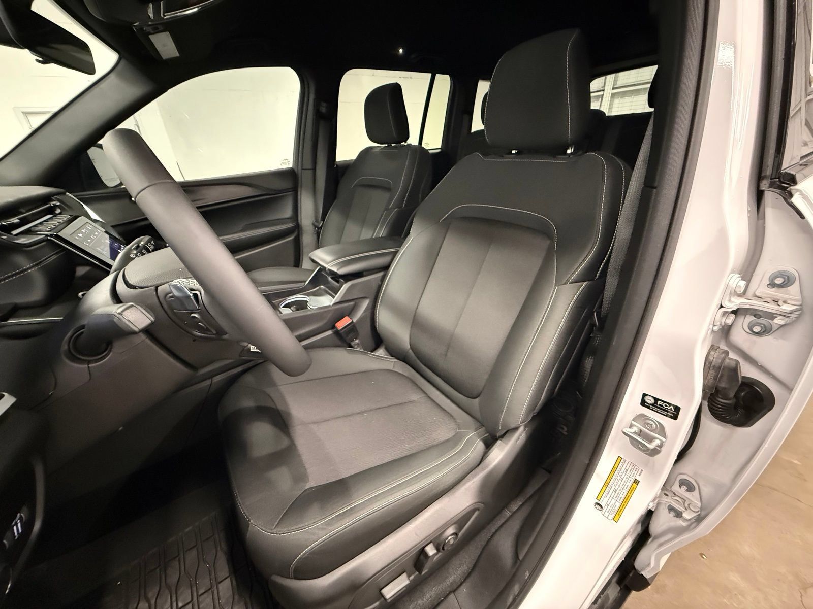 Used 2025 Jeep Grand Cherokee Laredo w/ MOPAR Finishing Package RWD image 20