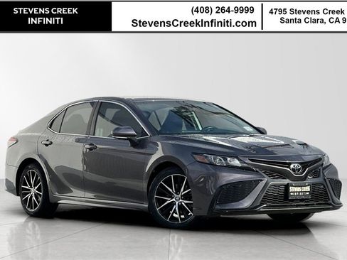 Used 2021 Toyota Camry SE w/ Convenience Package image 1