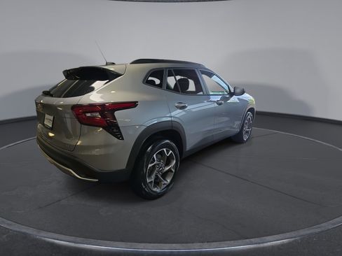 New 2026 Chevrolet Trax LT w/ Driver Confidence Package FWD image 13