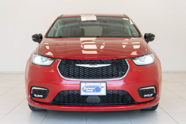 Used 2024 Chrysler Pacifica Touring-L FWD image 24