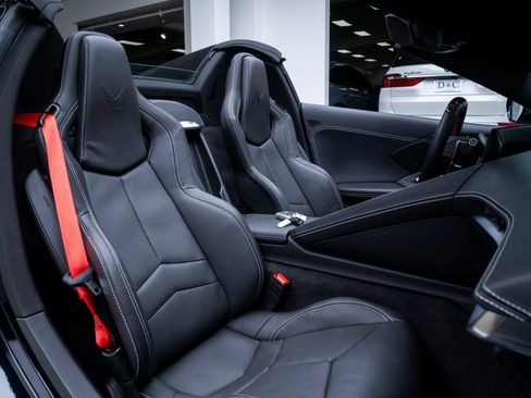 Used 2024 Chevrolet Corvette Z06 RWD image 25