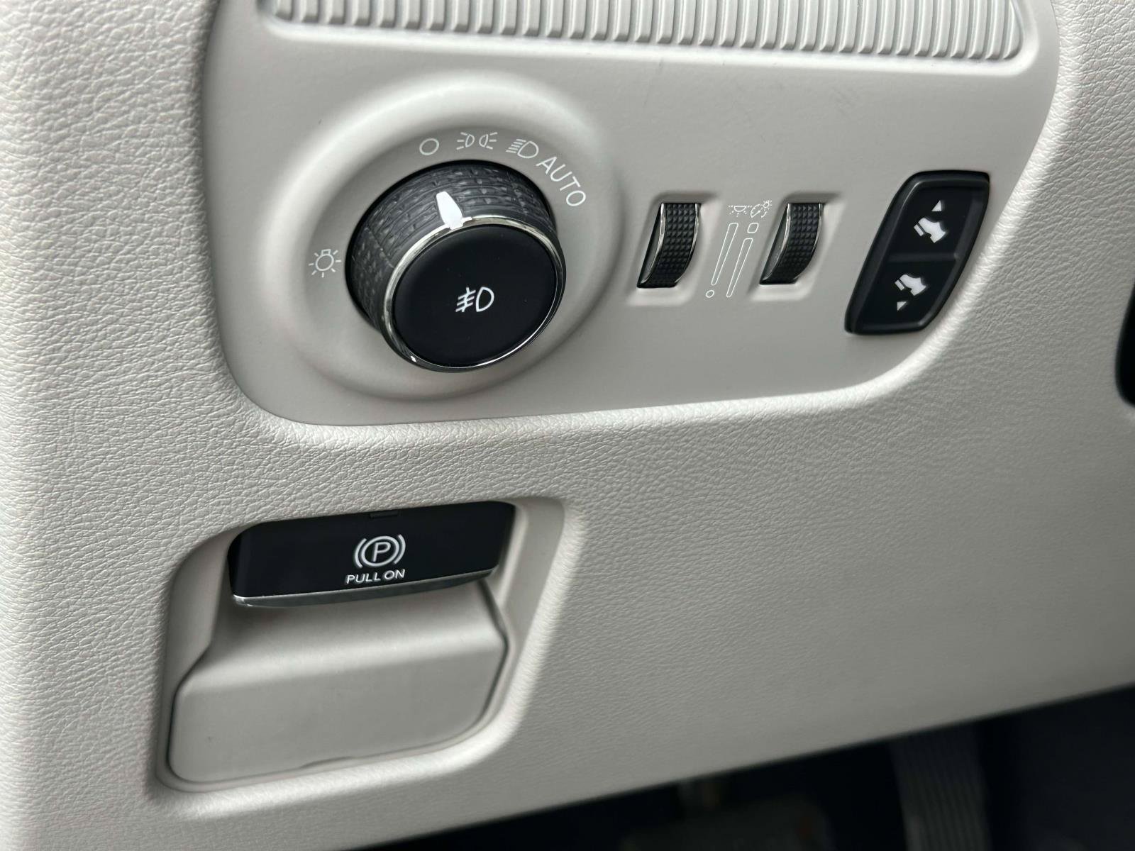 Used 2024 Jeep Wagoneer L Series II w/ Flexible Seating Group RWD image 22