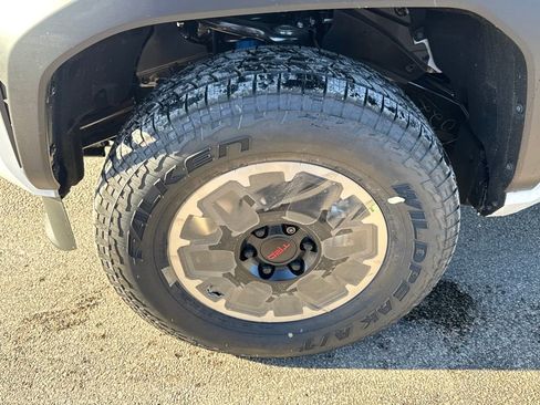 New 2025 Toyota Tacoma TRD Off-Road AWD/4WD image 15