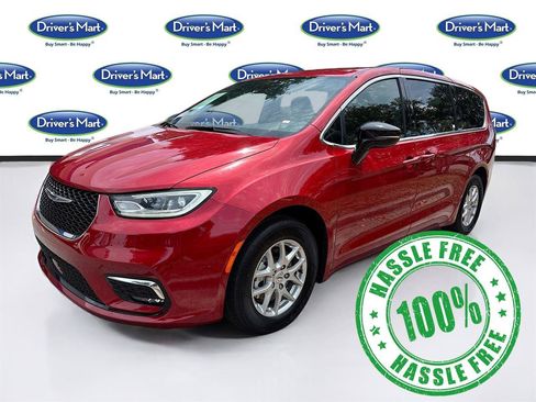 Used 2025 Chrysler Pacifica Select FWD image 3