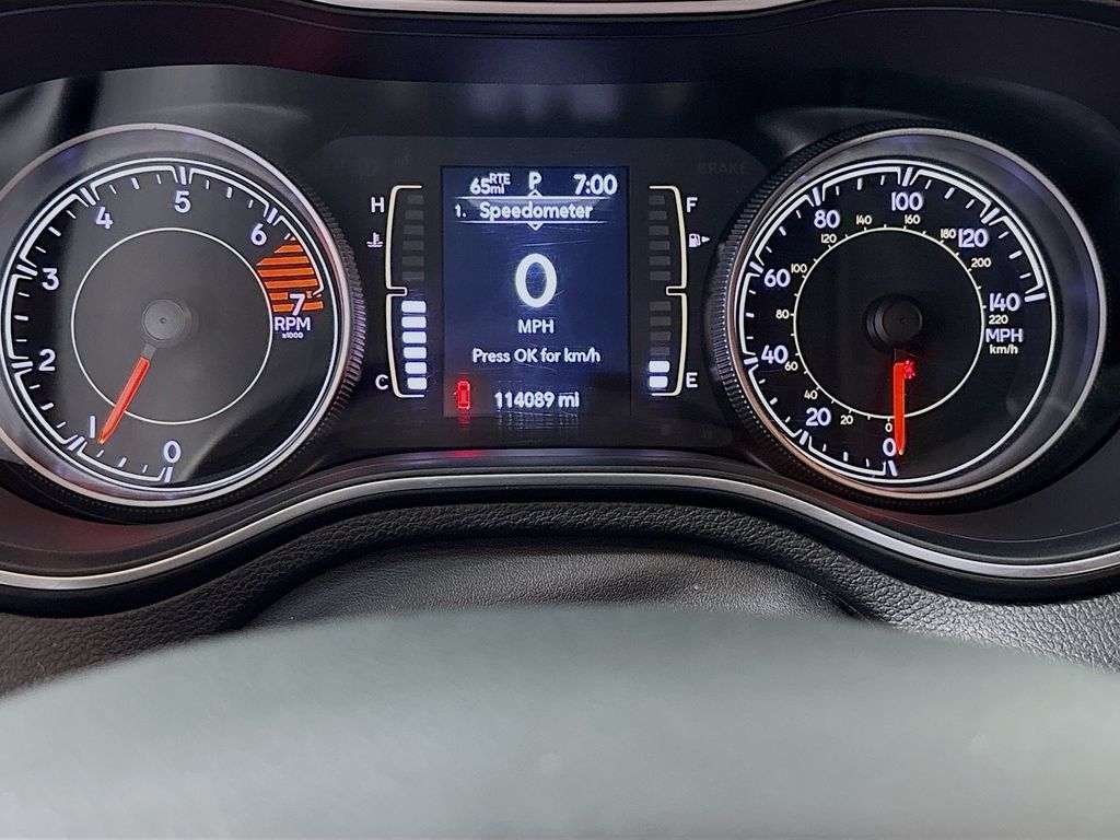 Used 2019 Jeep Cherokee Latitude Plus FWD image 13