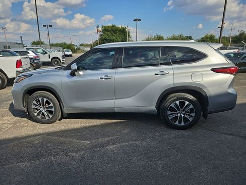 Used 2022 Toyota Highlander XLE image 6