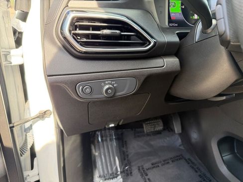 Used 2022 Chevrolet Bolt EUV LT w/ Driver Confidence Package FWD image 19