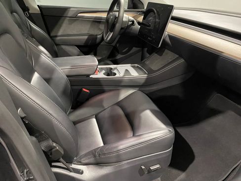 Used 2024 Tesla Model Y 2WD image 6