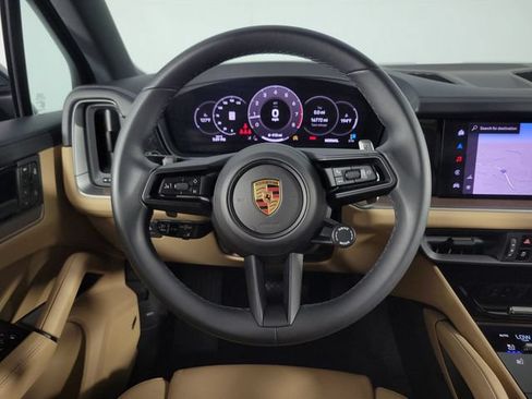Used 2025 Porsche Cayenne AWD/4WD image 20