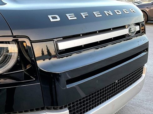 Used 2025 Land Rover Defender 110 S image 31