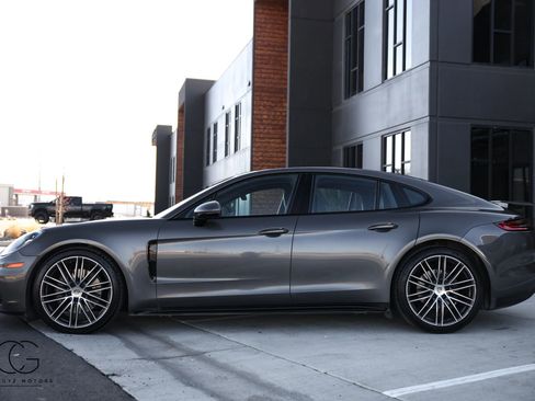 Used 2018 Porsche Panamera 4S image 10