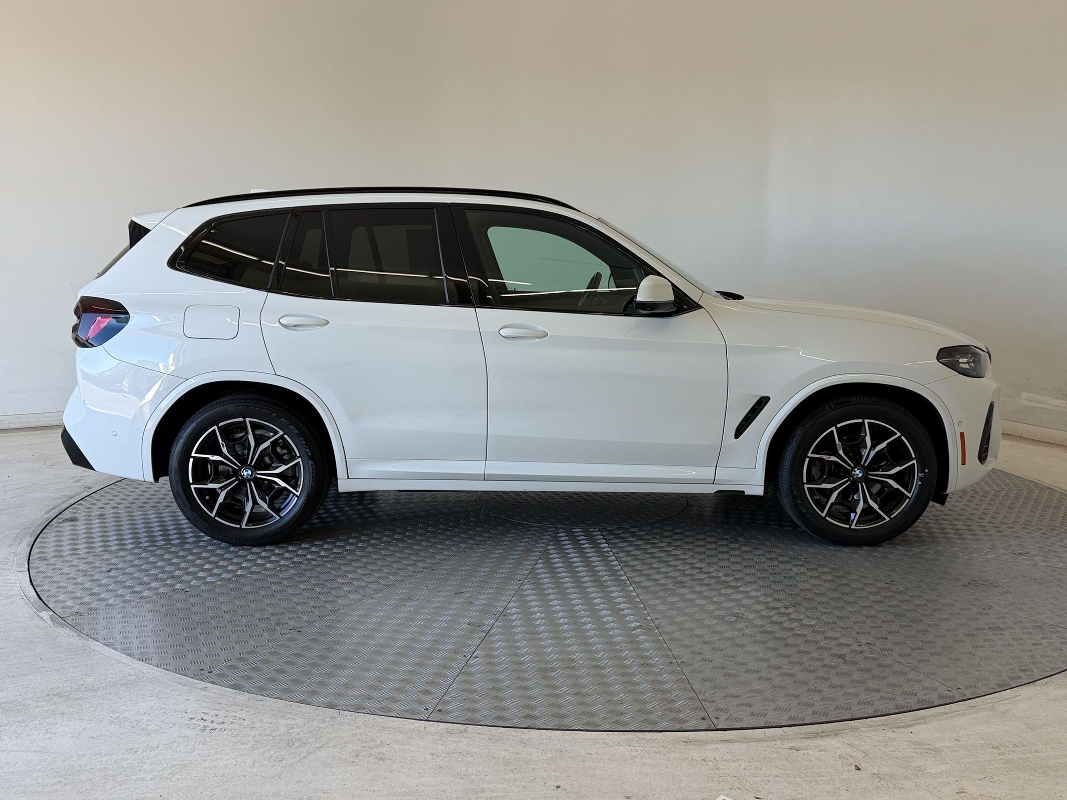 Used 2024 BMW X3 xDrive30i w/ M Sport Package AWD/4WD image 8