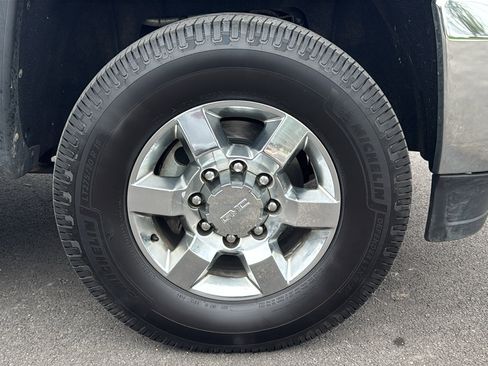 Used 2016 GMC Sierra 2500 SLT w/ Duramax Plus Package AWD/4WD image 32