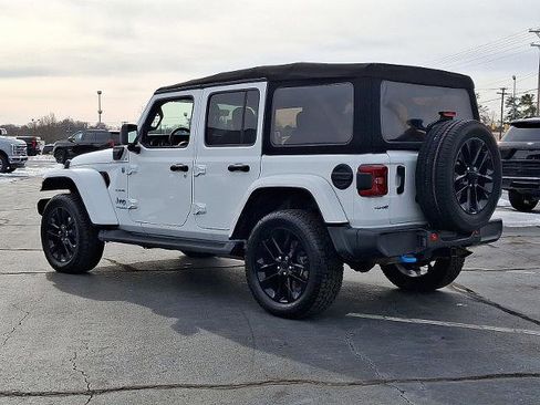 Used 2022 Jeep Wrangler Unlimited Sahara w/ Cold Weather Group image 4