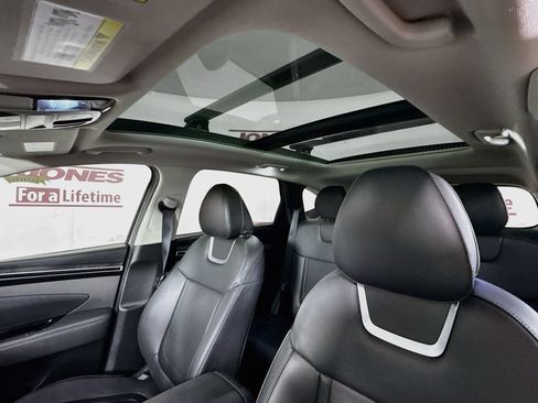 Certified 2022 Hyundai Tucson Limited AWD/4WD image 12
