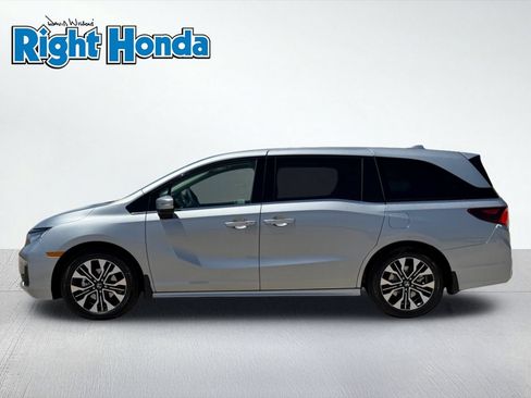 New 2026 Honda Odyssey Elite image 3