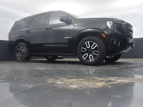 Used 2024 GMC Yukon AT4 w/ Technology Package AWD/4WD image 40