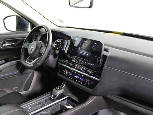 Used 2023 Nissan Pathfinder SL image 17