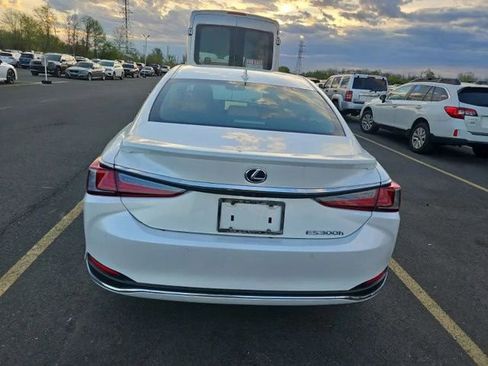 Used 2023 Lexus ES 300h Ultra Luxury w/ Accessory Package (Z1) FWD image 2