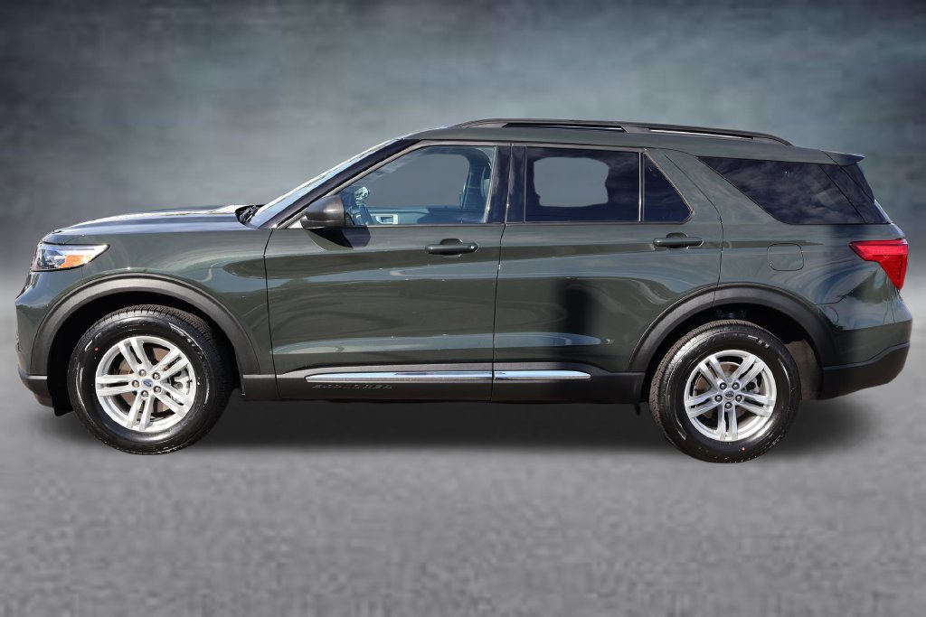 Used 2023 Ford Explorer XLT w/ Equipment Group 202A AWD/4WD image 4