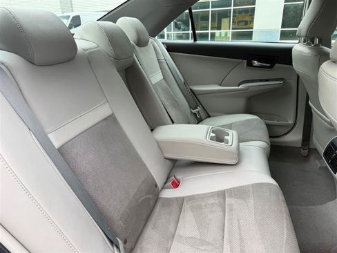 Used 2012 Toyota Camry XLE w/ Leather Pkg FWD image 35