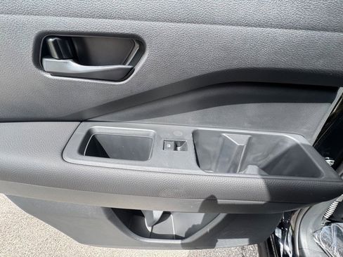 Certified 2025 Nissan Pathfinder S image 18