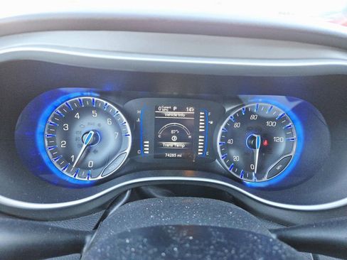 Used 2020 Chrysler Pacifica Touring-L image 23