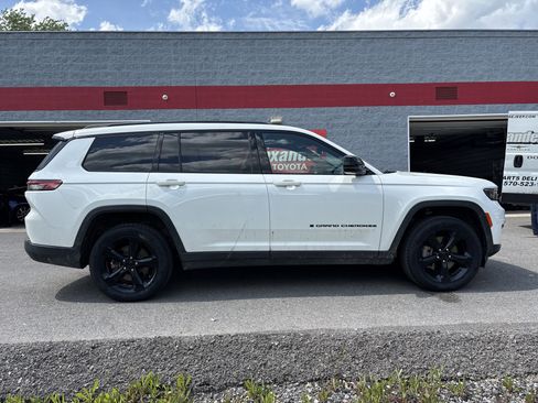 Used 2024 Jeep Grand Cherokee L Limited w/ Black Appearance Package AWD/4WD image 2