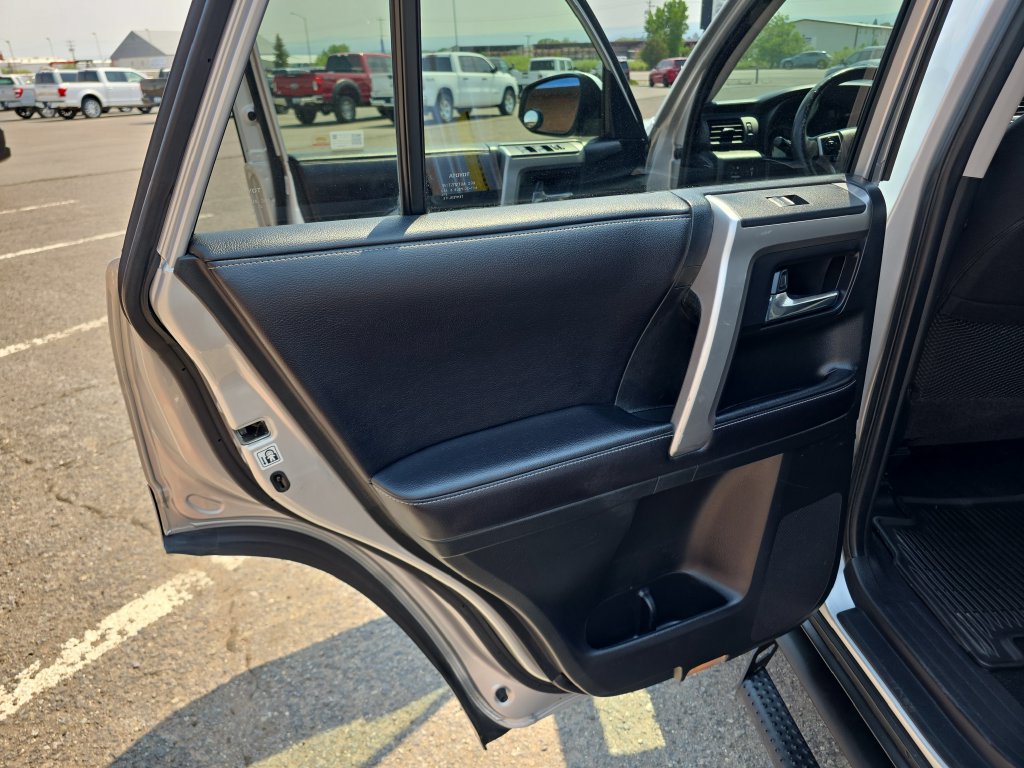Used 2017 Toyota 4Runner SR5 AWD/4WD image 26