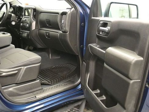 Used 2019 Chevrolet Silverado 1500 Custom Trail Boss w/ Custom Convenience Package image 9