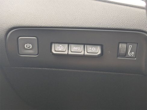 Used 2024 Buick Enclave Premium image 19