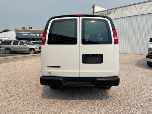 Used 2019 Chevrolet Express 3500 w/ Driver Convenience Package image 4