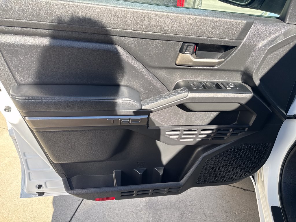 Certified 2025 Toyota Tacoma TRD Off-Road AWD/4WD image 10