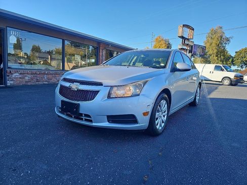 Used 2011 Chevrolet Cruze LT image 2