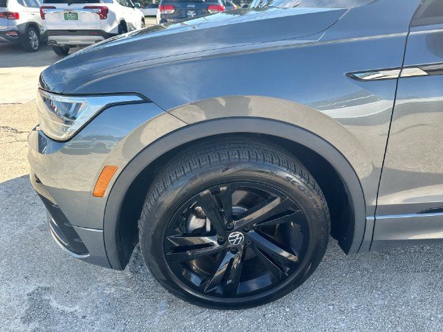 Used 2023 Volkswagen Tiguan SE R-Line AWD/4WD image 37