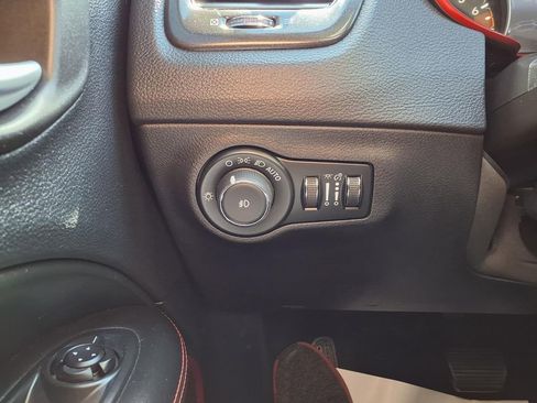 Used 2018 Jeep Compass Trailhawk w/ Leather Interior Group image 17