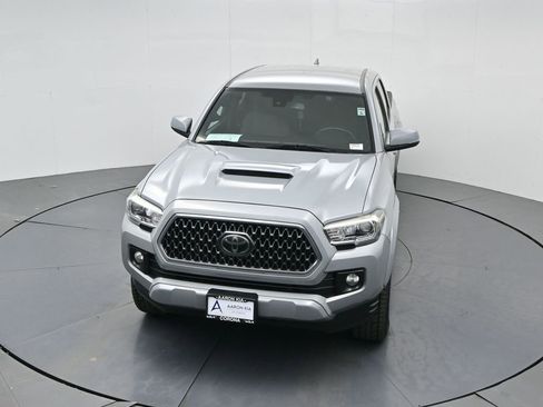 Used 2018 Toyota Tacoma TRD Sport w/ Technology Package image 28