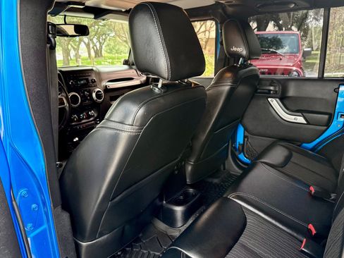 Used 2014 Jeep Wrangler Unlimited Sport AWD/4WD image 39