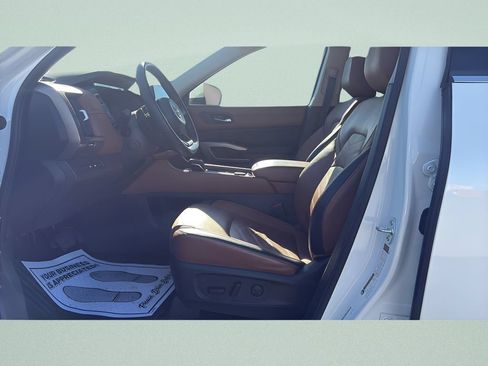 Used 2024 Nissan Pathfinder Platinum AWD/4WD image 10