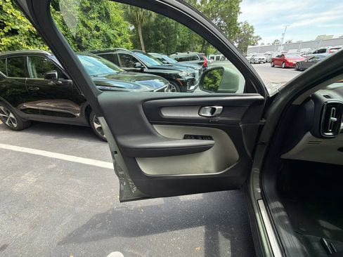 Used 2023 Volvo XC40 B5 Plus AWD/4WD image 25