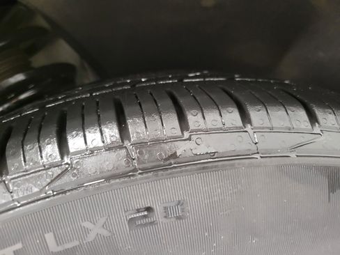 Used 2024 Buick Enclave Essence w/ Sport Touring Edition image 4