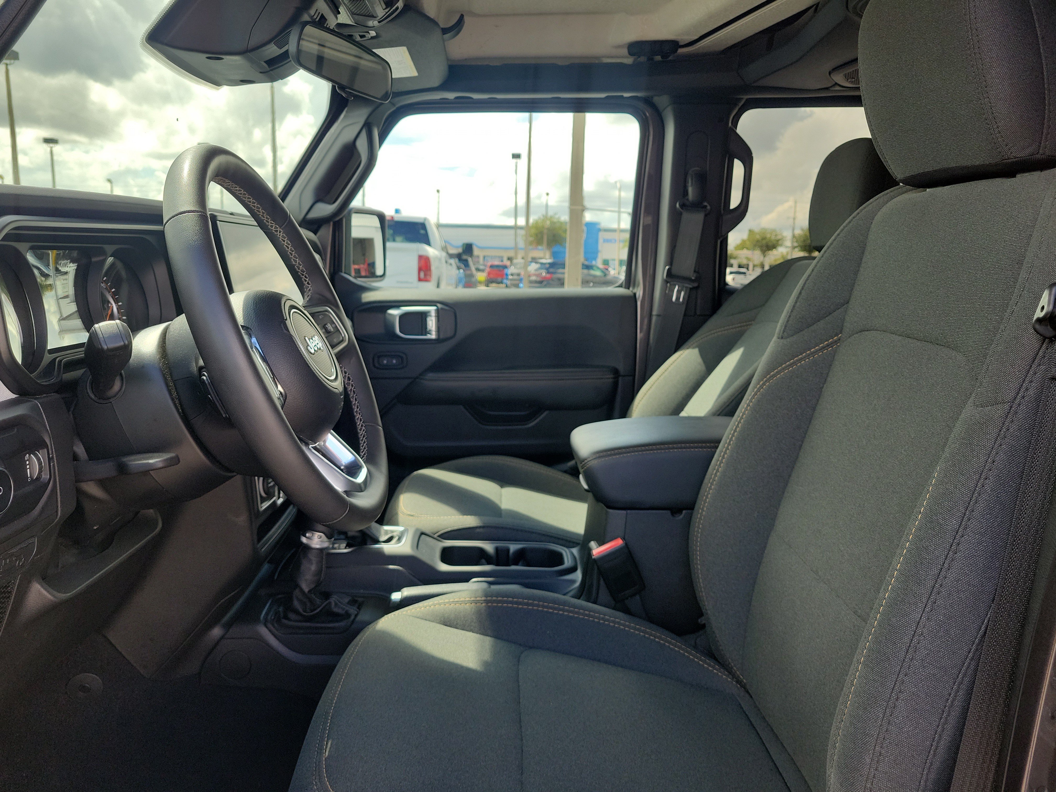 Used 2025 Jeep Wrangler Unlimited Sahara AWD/4WD image 14