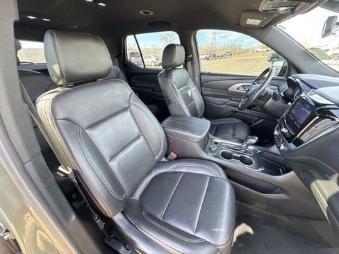 Used 2022 Chevrolet Traverse LT image 24