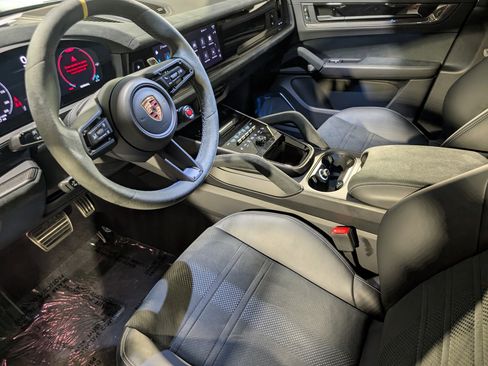 Certified 2025 Porsche Cayenne Turbo GT AWD/4WD image 5