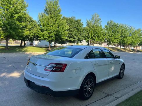 Used 2018 Ford Taurus SE image 6