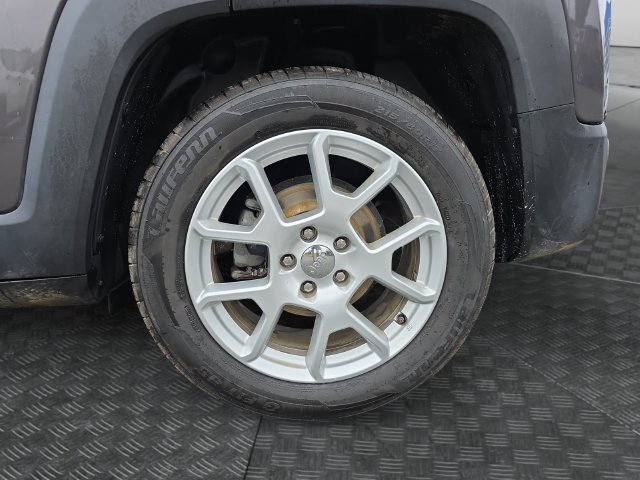 Used 2019 Jeep Renegade Latitude w/ Popular Equipment Group FWD image 30